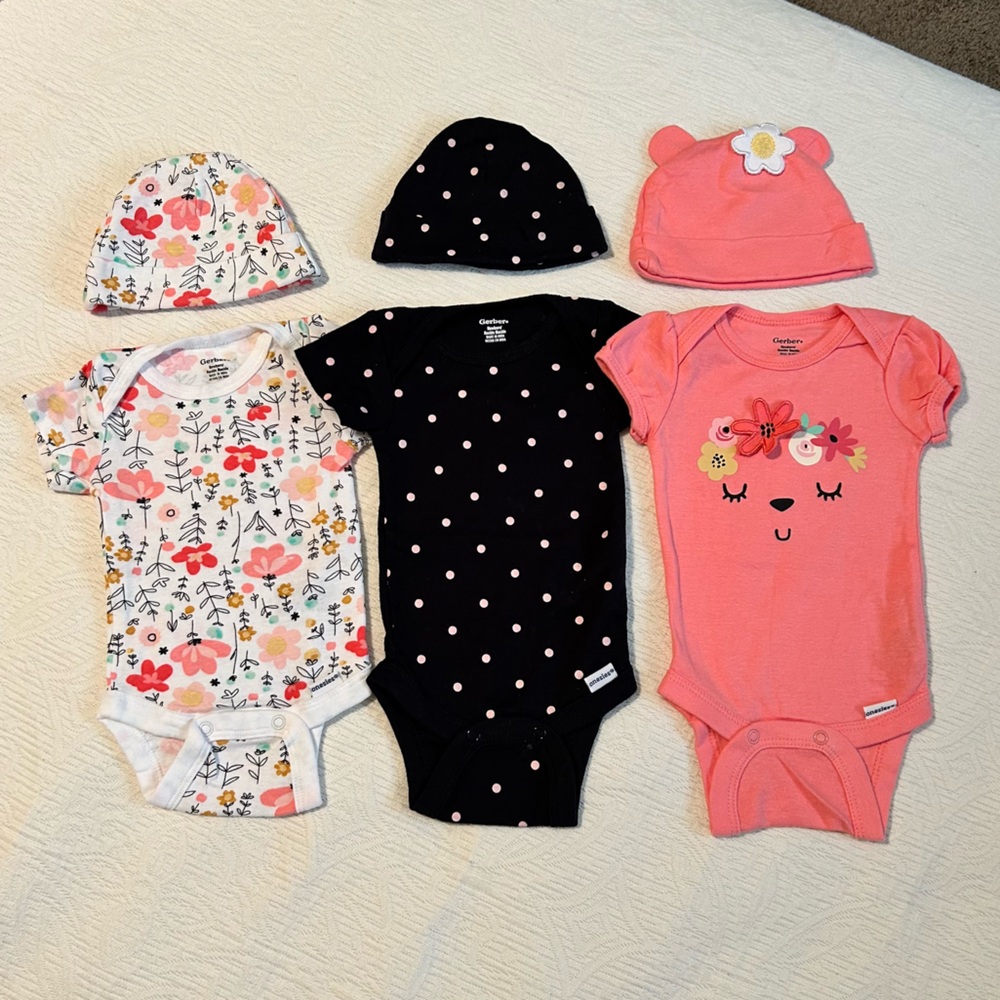 Preowned Gerber Baby Girl Short Sleeve Onesies Bodysuits, 3-Pack Newborn